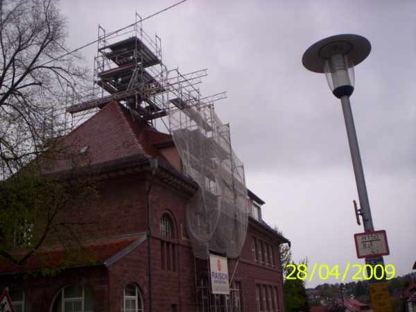 Gerüst an Turmspitze als Sonderkonstruktion mit Dachsattelgerüst
