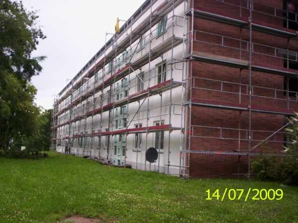 Gerüst an Fassade für Vollwärmeschutz