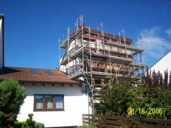 Gerüst mehrfach nach innen verspringend